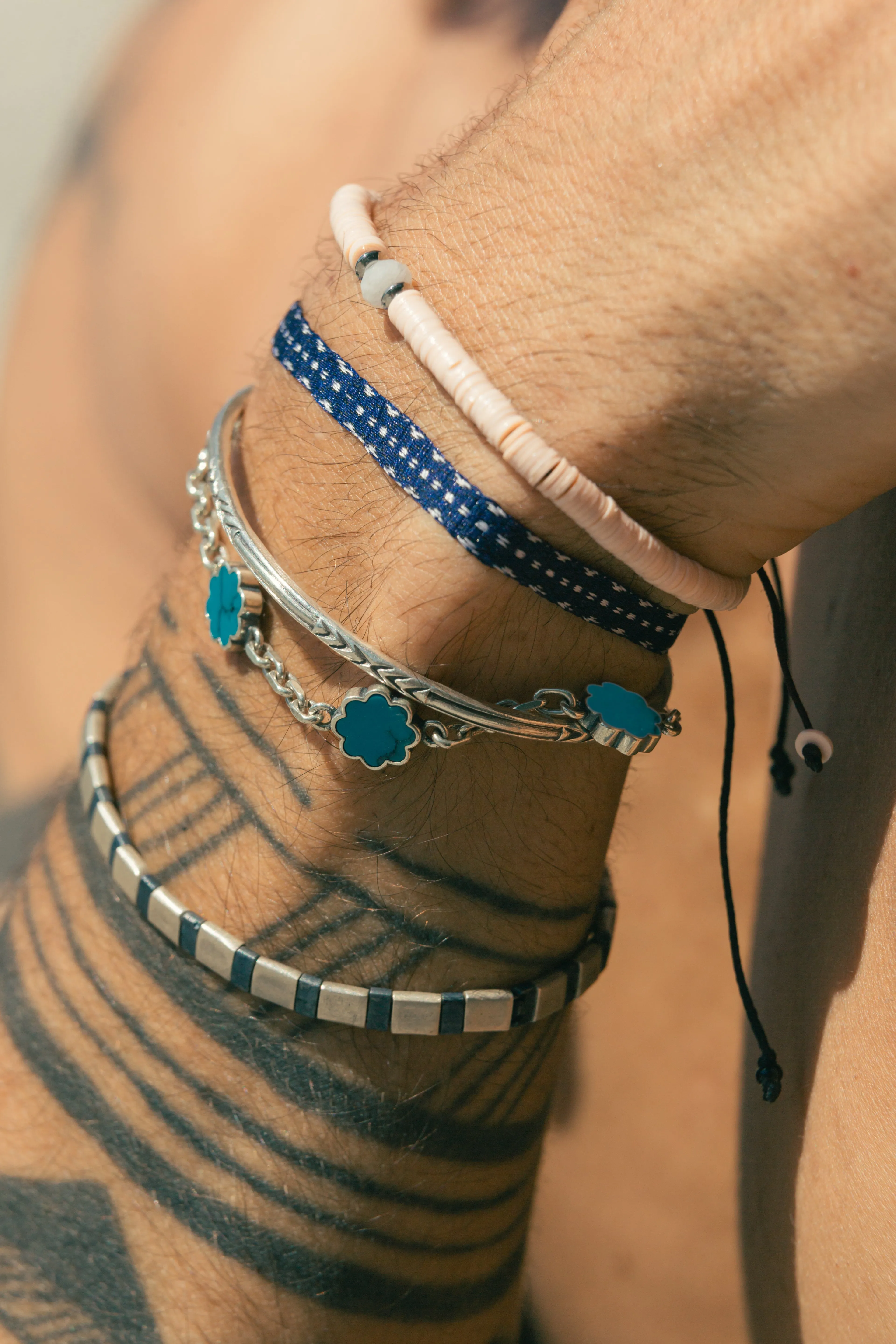 Multi Daisies Sterling Silver Chain Bracelet With Arizona Turquoise