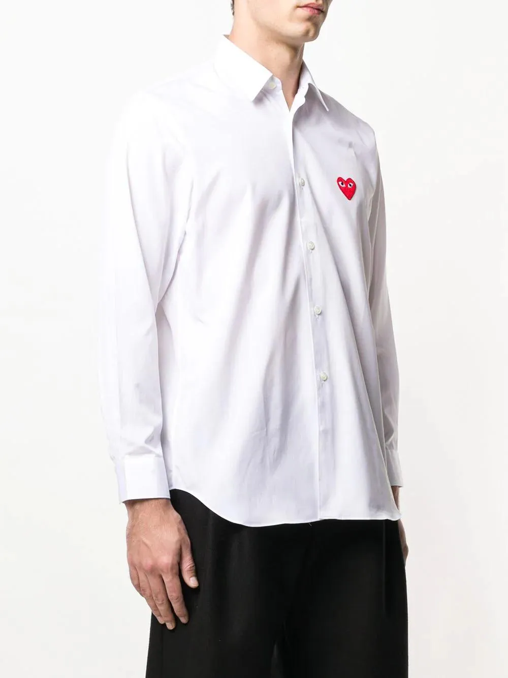 WHITE MENSHIRT WITHRED HEART