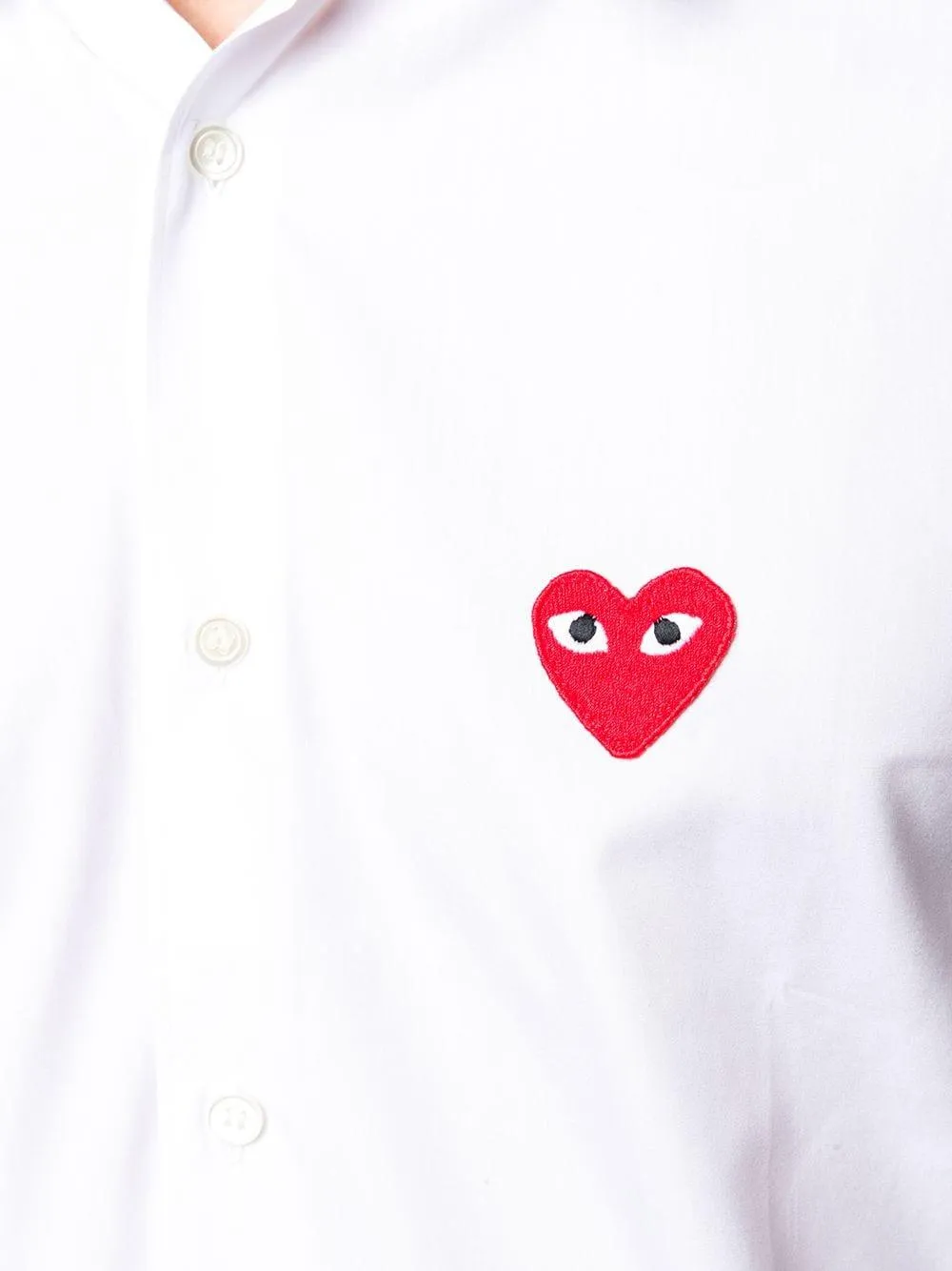 WHITE MENSHIRT WITHRED HEART